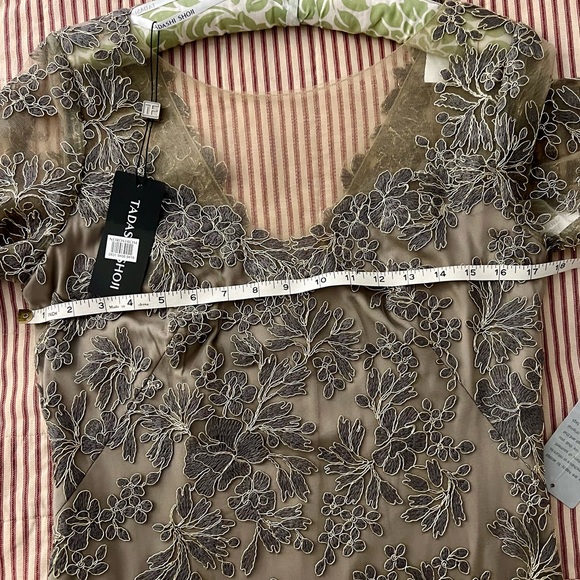 Tadashi Shoji corded lace gown in gold size 10. Back zipper, soft lining. NWT - Picture 9 of 14